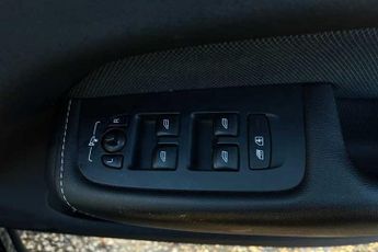 VOLVO XC60 2.0h T8 Twin Engine 11.6kWh R-Design Pro SUV 5dr Petrol Plug-in 