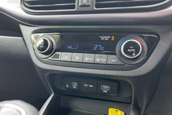 HYUNDAI i10 1.2 Premium Hatchback 5dr Petrol Auto Euro 6 (s/s) (79 ps)