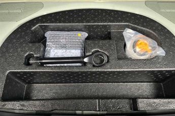 HYUNDAI INSTER Long Range 49kWh 02 SUV 5dr Electric Auto (115 ps)