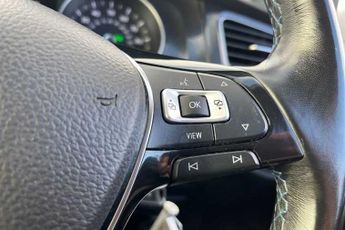 VOLKSWAGEN E-GOLF 35.8kWh e-Golf Hatchback 5dr Electric Auto (136 ps)