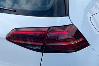 VOLKSWAGEN E-GOLF 35.8kWh e-Golf Hatchback 5dr Electric Auto (136 ps)