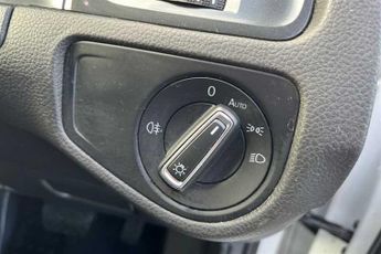 VOLKSWAGEN E-GOLF 35.8kWh e-Golf Hatchback 5dr Electric Auto (136 ps)