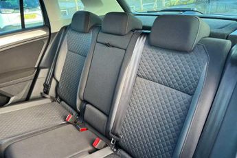 VOLKSWAGEN TIGUAN 2.0 TDI SE Navigation SUV 5dr Diesel DSG Euro 6 (s/s) (150 ps)