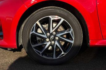 TOYOTA YARIS 1.5 VVT-h Design Hatchback 5dr Petrol Hybrid E-CVT Euro 6 (s/s) 