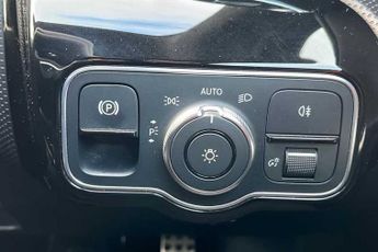 MERCEDES-BENZ A CLASS 2.0 A250 AMG Line Hatchback 5dr Petrol 7G-DCT Euro 6 (s/s) (224 