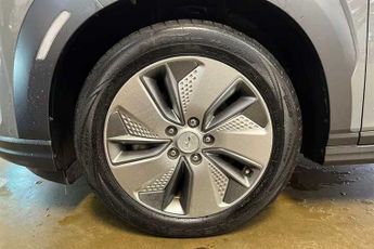 Hyundai KONA 64kWh Premium SE SUV 5dr Electric Auto (7kW Charger) (204 ps)