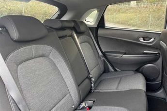Hyundai KONA 39 kWh (136 PS) Premium 5 Door Electric SUV Automatic *** 1 Owne