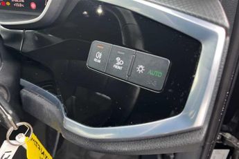 AUDI Q3 1.5 TFSI CoD 35 S line SUV 5dr Petrol S Tronic Euro 6 (s/s) (150