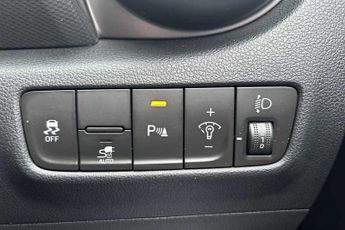 HYUNDAI KONA 64kWh Premium SUV 5dr Electric Auto (10.5kW Charger) (204 ps)