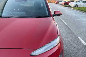 Hyundai KONA 64kWh Premium SUV 5dr Electric Auto (10.5kW Charger) (204 ps)