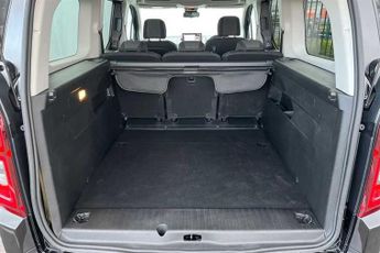 VAUXHALL COMBO LIFE ELECTRIC 52kWh Ultimate XL MPV 5dr Electric Auto (7.4kW Charger) (136 ps)