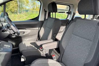 Vauxhall Combo Life Electric 52kWh Design XL MPV 5dr Electric Auto (7.4kW Charger) (136 ps)