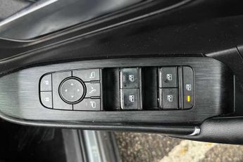 NISSAN QASHQAI 1.3 DIG-T MHEV N-Connecta SUV 5dr Petrol Hybrid XTRON Euro 6 (s/