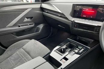 Vauxhall Astra Electric 54kWh Ultimate Hatchback 5dr Electric Auto (156 ps)