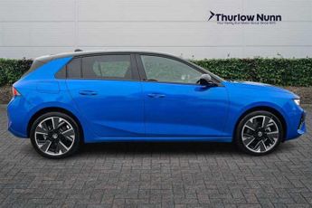 Vauxhall Astra Electric 54kWh Ultimate Hatchback 5dr Electric Auto (156 ps)