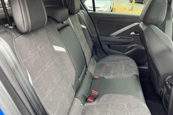 Vauxhall Astra Electric 54kWh Ultimate Hatchback 5dr Electric Auto (156 ps)