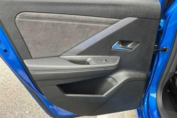 Vauxhall Astra Electric 54kWh Ultimate Hatchback 5dr Electric Auto (156 ps)