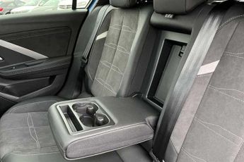 Vauxhall Astra Electric 54kWh Ultimate Hatchback 5dr Electric Auto (156 ps)