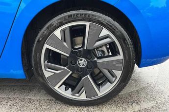 Vauxhall Astra Electric 54kWh Ultimate Hatchback 5dr Electric Auto (156 ps)