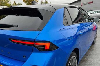 Vauxhall Astra Electric 54kWh Ultimate Hatchback 5dr Electric Auto (156 ps)