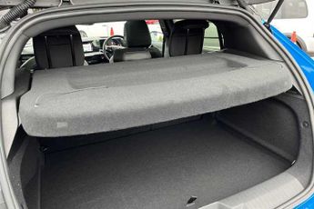 Vauxhall Astra Electric 54kWh Ultimate Hatchback 5dr Electric Auto (156 ps)