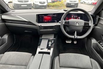 Vauxhall Astra Electric 54kWh Ultimate Hatchback 5dr Electric Auto (156 ps)