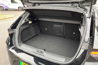 Vauxhall Astra Electric 54kWh Ultimate Hatchback 5dr Electric Auto (156 ps)