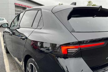 Vauxhall Astra Electric 54kWh Ultimate Hatchback 5dr Electric Auto (156 ps)