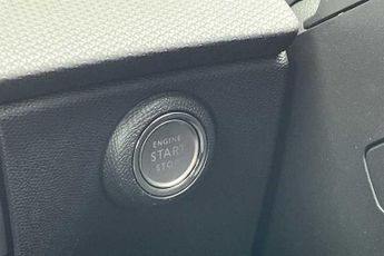 Vauxhall Astra Electric 54kWh Ultimate Hatchback 5dr Electric Auto (156 ps)