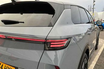 Vauxhall Grandland Electric 73kWh Ultimate SUV 5dr Electric Auto (213 ps)