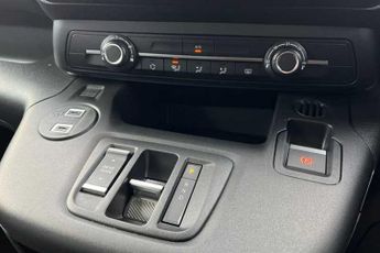 VAUXHALL COMBO LIFE Electric 52kWh Design XL MPV 5dr Electric Auto (7.4kW Charger) (136 ps)