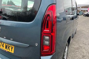 VAUXHALL COMBO LIFE Electric 52kWh Design XL MPV 5dr Electric Auto (7.4kW Charger) (136 ps)