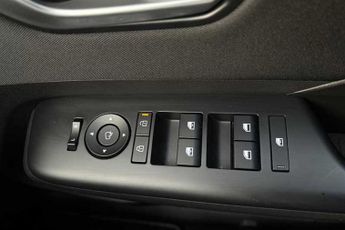 HYUNDAI KONA 48.4kWh Advance SUV 5dr Electric Auto (156 ps)