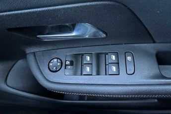 VAUXHALL MOKKA Electric 50kWh Ultimate SUV 5dr Electric Auto (136 ps)