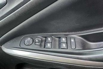 Vauxhall Grandland 1.2 Turbo Ultimate SUV 5dr Petrol Auto Euro 6 (s/s) (130 ps)