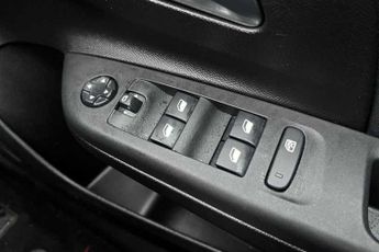 VAUXHALL Corsa Electric 50kWh Yes Hatchback 5dr Electric Auto (136 ps)