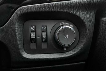 VAUXHALL Corsa Electric 50kWh Yes Hatchback 5dr Electric Auto (136 ps)