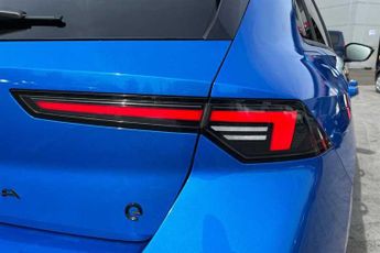 Vauxhall Astra Electric 54kWh Ultimate Hatchback 5dr Electric Auto (156 ps)