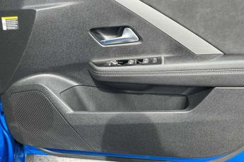 Vauxhall Astra Electric 54kWh Ultimate Hatchback 5dr Electric Auto (156 ps)
