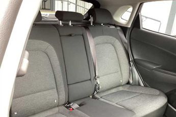 Hyundai KONA 64kWh Premium SUV 5dr Electric Auto (10.5kW Charger) (204 ps)