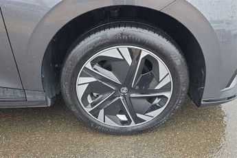 MG MG4 64kWh Trophy Long Range Hatchback 5dr Electric Auto (203 ps)