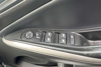 Vauxhall Grandland 1.2i Turbo (130 PS) Ultimate 5 Door Petrol SUV Automatic *** 1 O