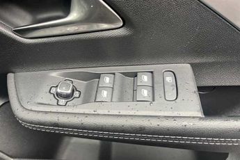 Vauxhall Astra Electric 54 kWh (156 PS) Ultimate 5 Door Electric Hatchback *** Delivery 