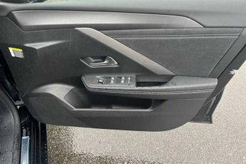 Vauxhall Astra Electric 54 kWh (156 PS) Ultimate 5 Door Electric Hatchback *** Delivery 