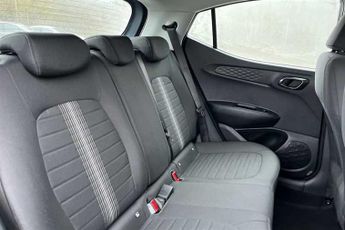 Hyundai i10 1.2i (84 PS) SE Connect 5 Door Petrol Hatchback Automatic *** 1 