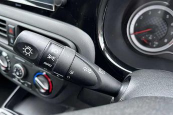 Hyundai i10 1.2i (84 PS) SE Connect 5 Door Petrol Hatchback Automatic *** 1 