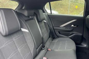 Vauxhall Astra Electric 54kWh Ultimate Hatchback 5dr Electric Auto (156 ps)