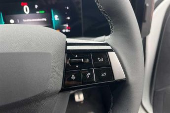 Vauxhall Astra Electric 54kWh Ultimate Hatchback 5dr Electric Auto (156 ps)