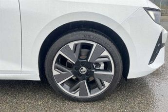 Vauxhall Astra Electric 54kWh Ultimate Hatchback 5dr Electric Auto (156 ps)