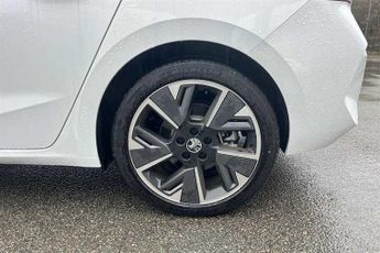 Vauxhall Astra Electric 54kWh Ultimate Hatchback 5dr Electric Auto (156 ps)
